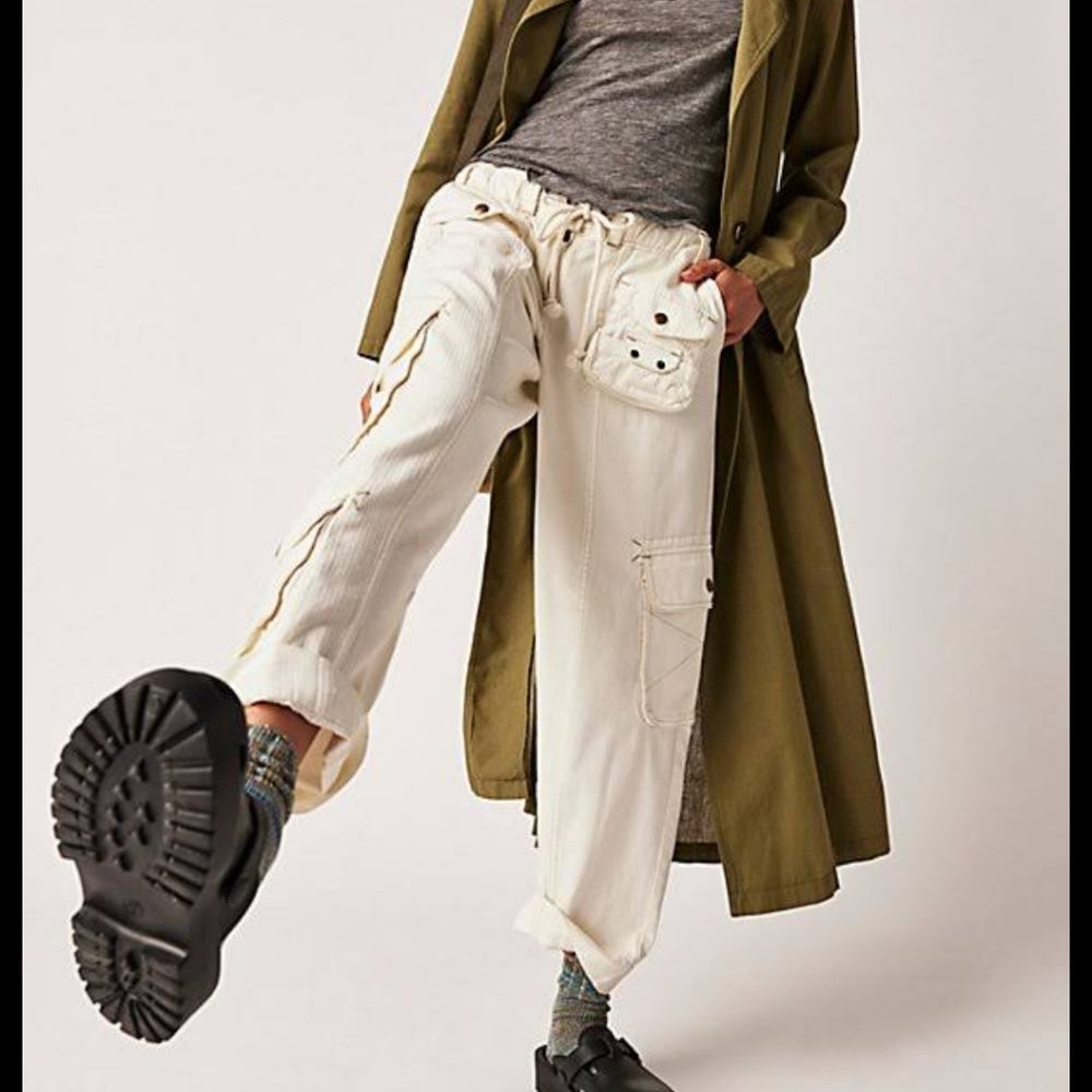 Abercrombie & Fitch cargo crop